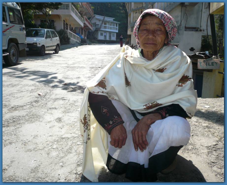 900x730 pixels (97K)